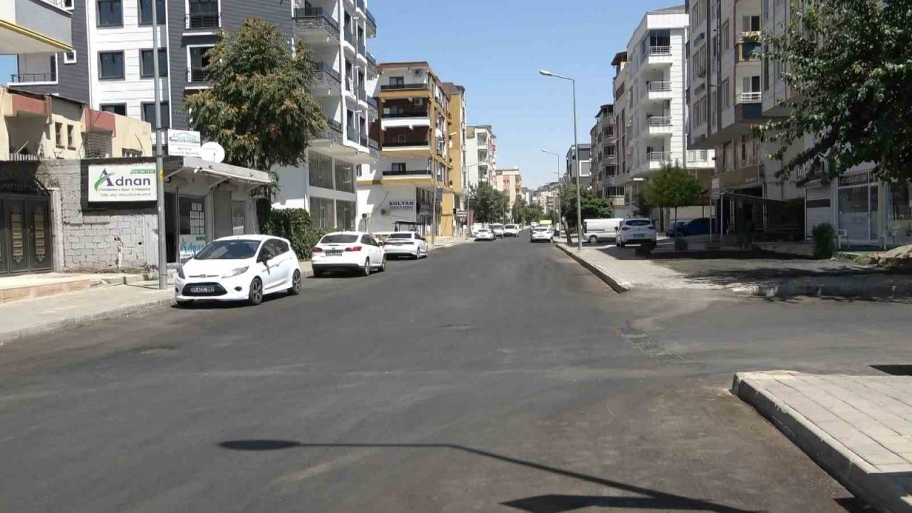 Batman’da sıcak hava dalgası nedeniyle cadde ve sokaklar boş kaldı