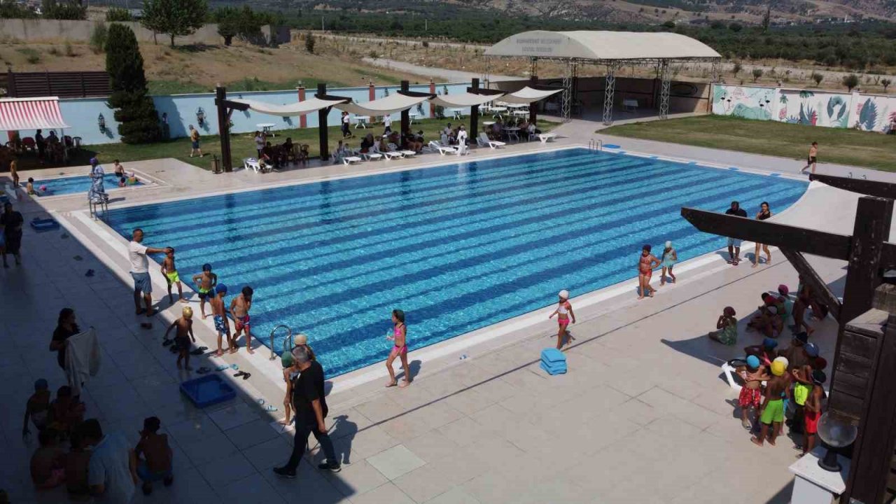 Buharkent’li çocuklar yüzme yarışında buluştu