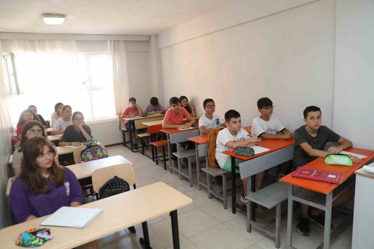 Gençler lise ve üniversiteye BURSEM ile hazırlanıyor