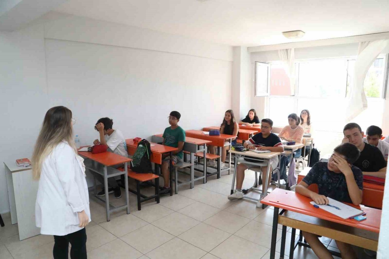 Gençler lise ve üniversiteye BURSEM ile hazırlanıyor