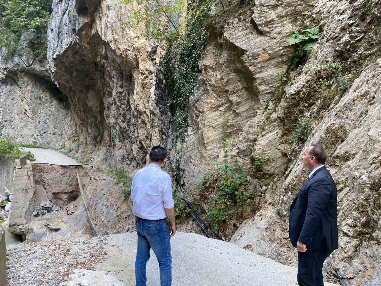 CHP’li Akay, Şeker Kanyonu yolunda incelemelerde bulundu