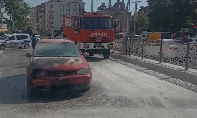 Elazığ’da seyir halindeki araç yandı