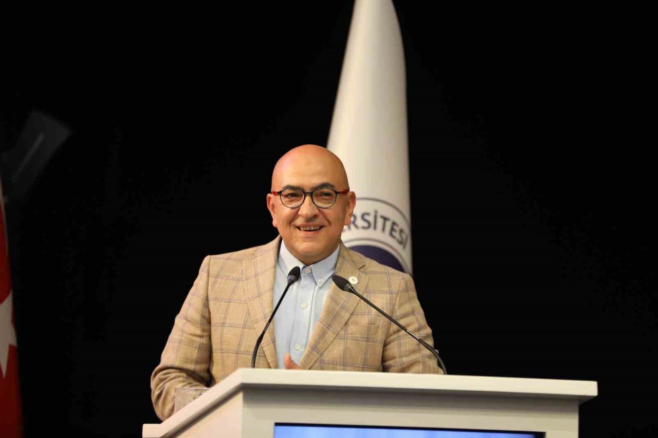 ERÜ Eğitim Fakültesi 2022-2023 Mezunlarını Verdi