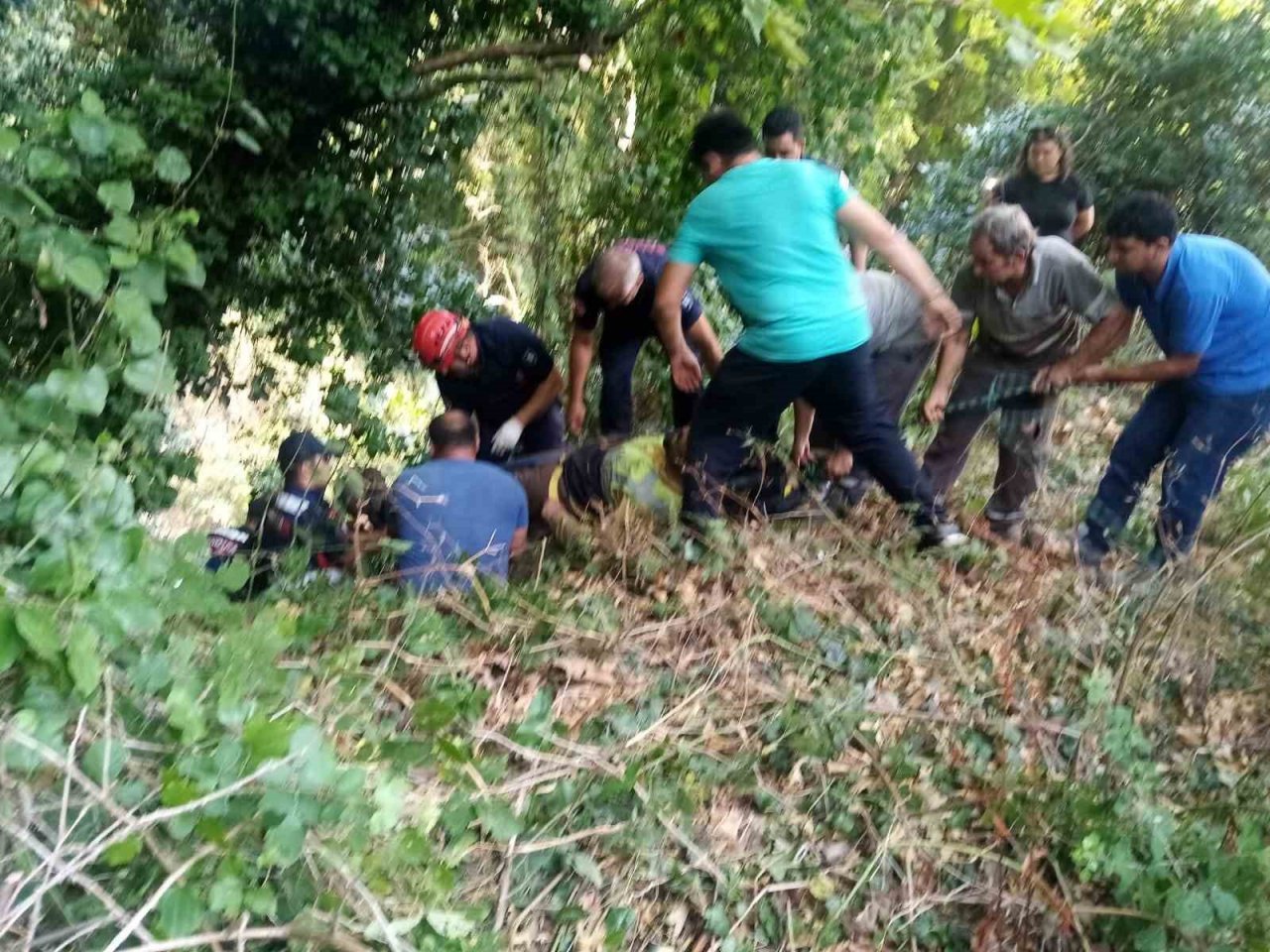 Erdek’te orman işçisi dere yatağına düştü