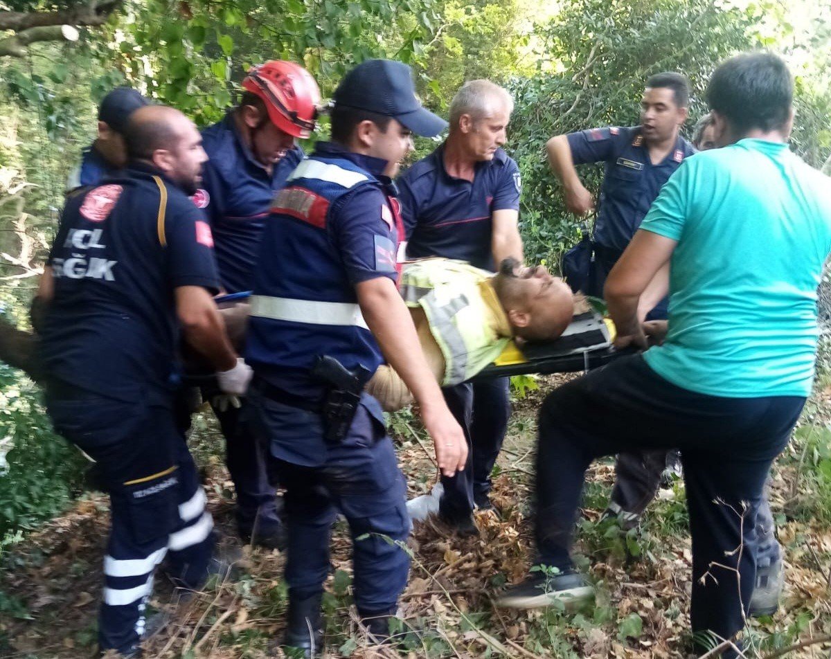 Erdek’te orman işçisi dere yatağına düştü