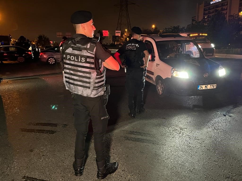 Esenyurt’ta asayiş uygulamaları devam ediyor