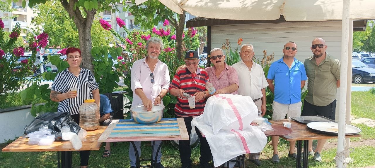 Fethiye’de Gaziler Derneği’nden şehitler için kar şerbeti hayrı