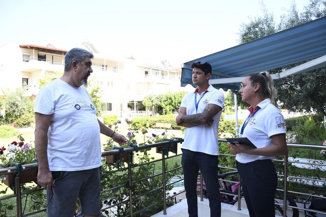 Güvercin Masa vatandaşları dinliyor