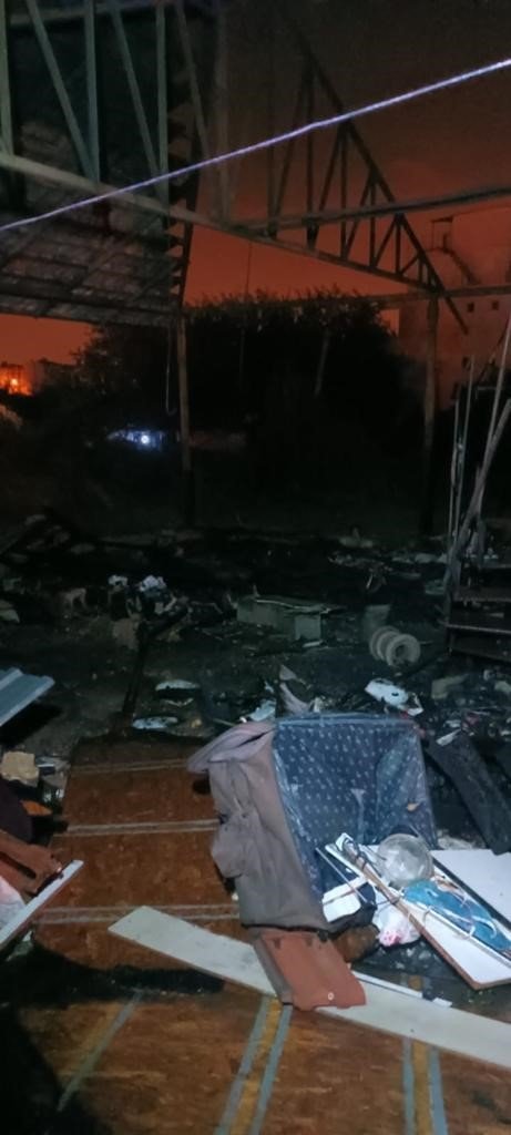 Çadır yangını etrafa sıçramadan söndürüldü