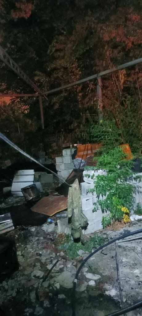 Çadır yangını etrafa sıçramadan söndürüldü