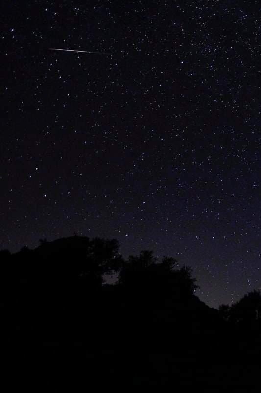 Dron ile Kastamonu şehrinin üzerinden kayan meteor yağmurunun görüntüsü mest etti