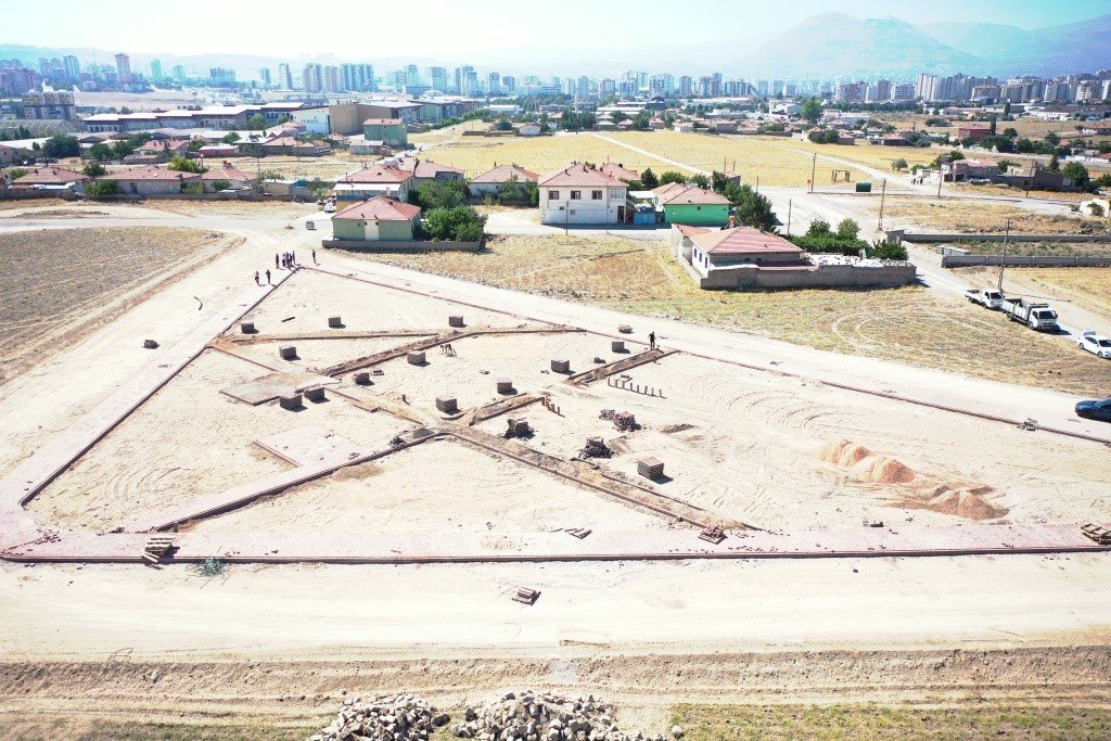 Başkan Çolakbayrakdar; “Yeter Ki 1 metrekare alanın mülkiyeti kamuya ait olsun hızlıca park yapıyoruz”
