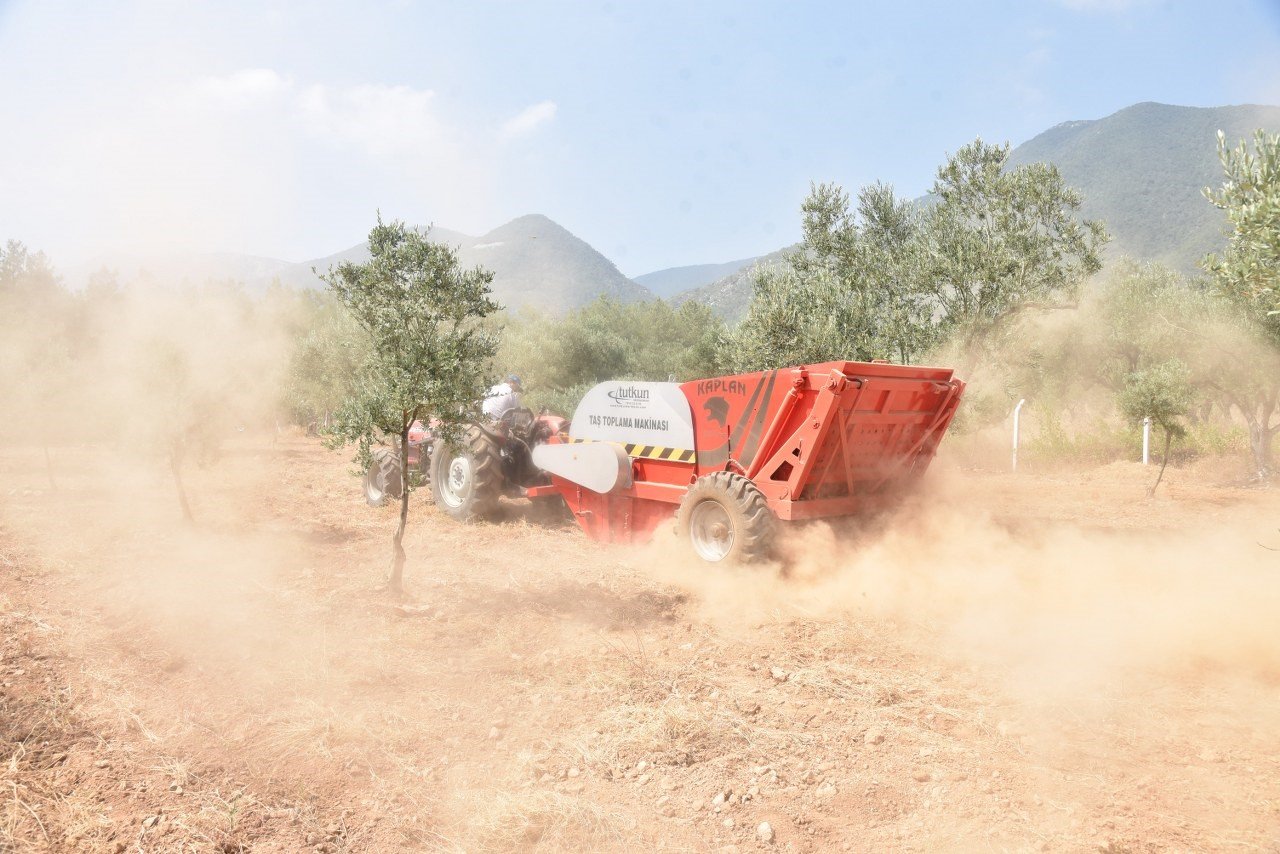 Kırkağaç’ta taşlı araziler tarlaya dönüyor