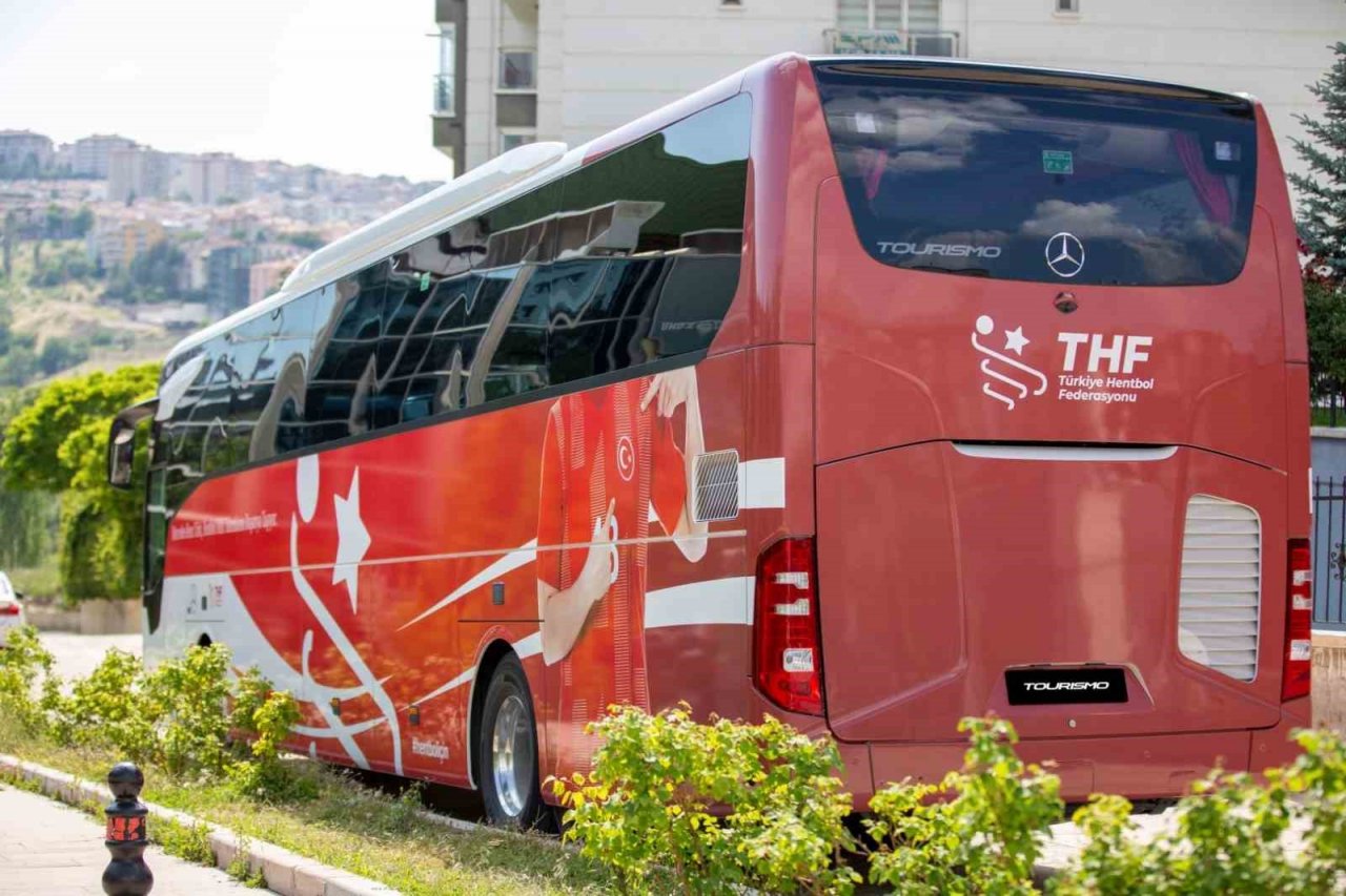 Mercedes-Benz Türk, Hentbol Milli Takımları’nın resmi ulaşım sponsoru olmayı sürdürecek