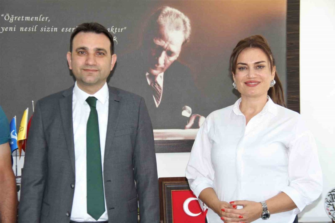 Elazığ’da üretilen boyalar, depremde hasar gören okulları renklendiriyor