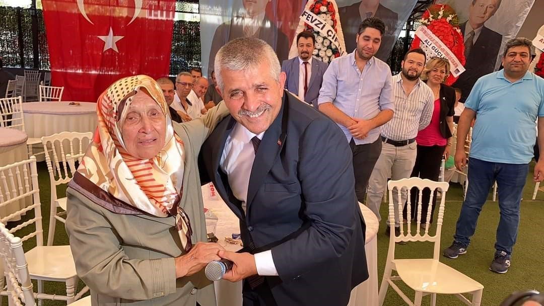 MHP İzmir’de 10 ilçedeki kongrelerini tamamladı