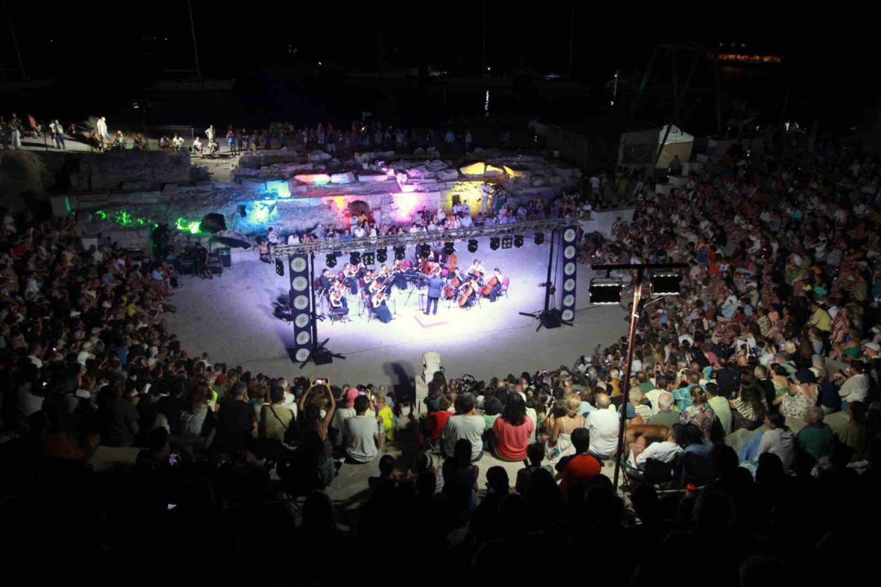 Tarihe yön veren şehirde müzik ve görsel şölen