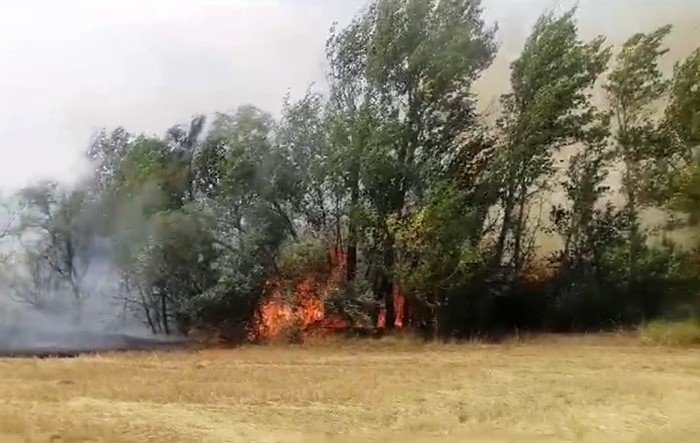 Isparta’da traktörden sıçrayan yangın korku dolu anlar yaşattı