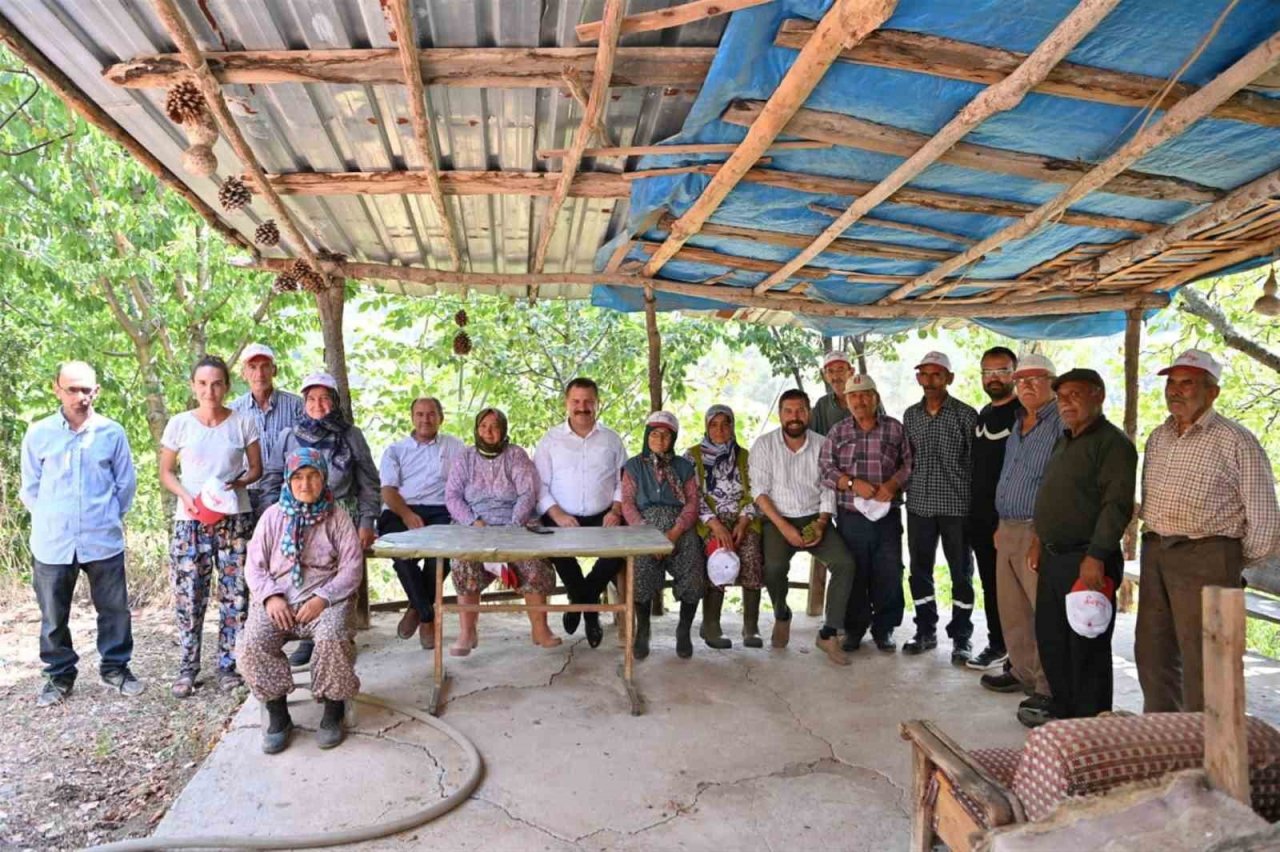 Sındırgı’ya kilometrelerce sıcak asfalt