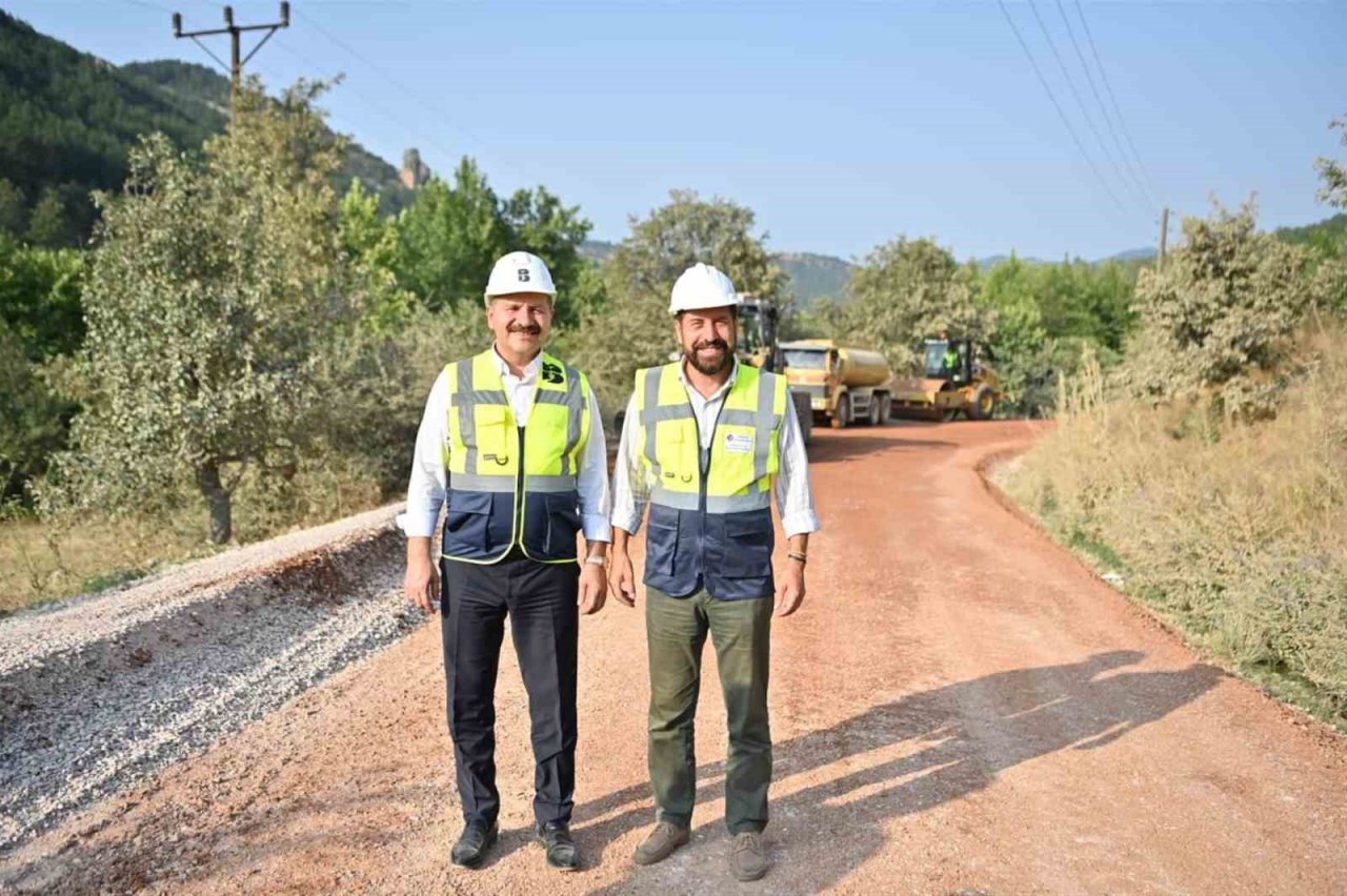 Sındırgı’ya kilometrelerce sıcak asfalt