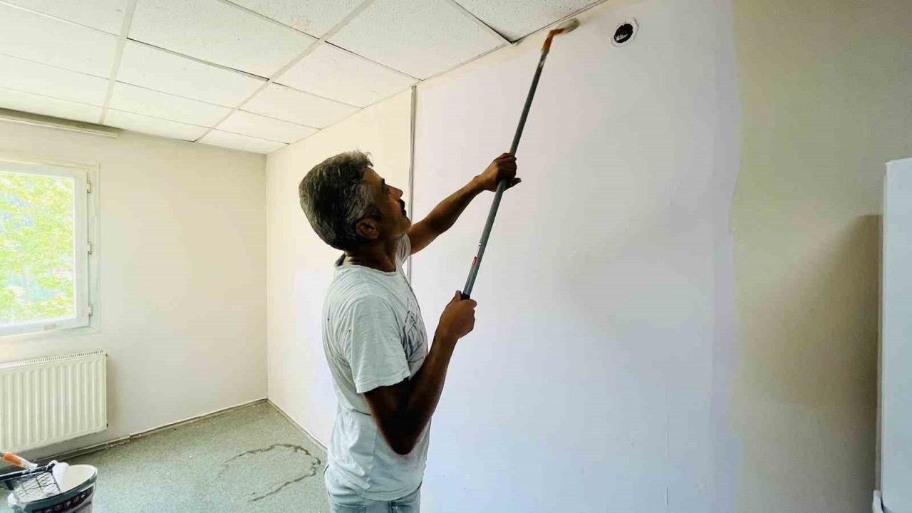 Öğrenciler yurtları yeni döneme hazırlanıyor