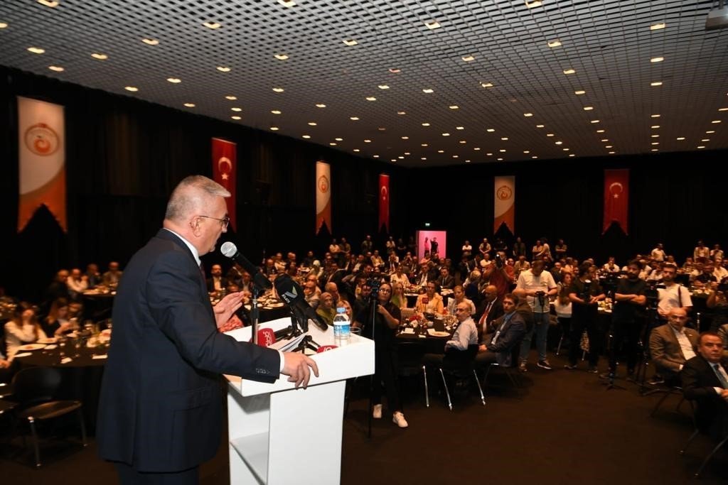 Malatya Valisi olarak atanan Ersin Yazıcı protokolle vedalaştı