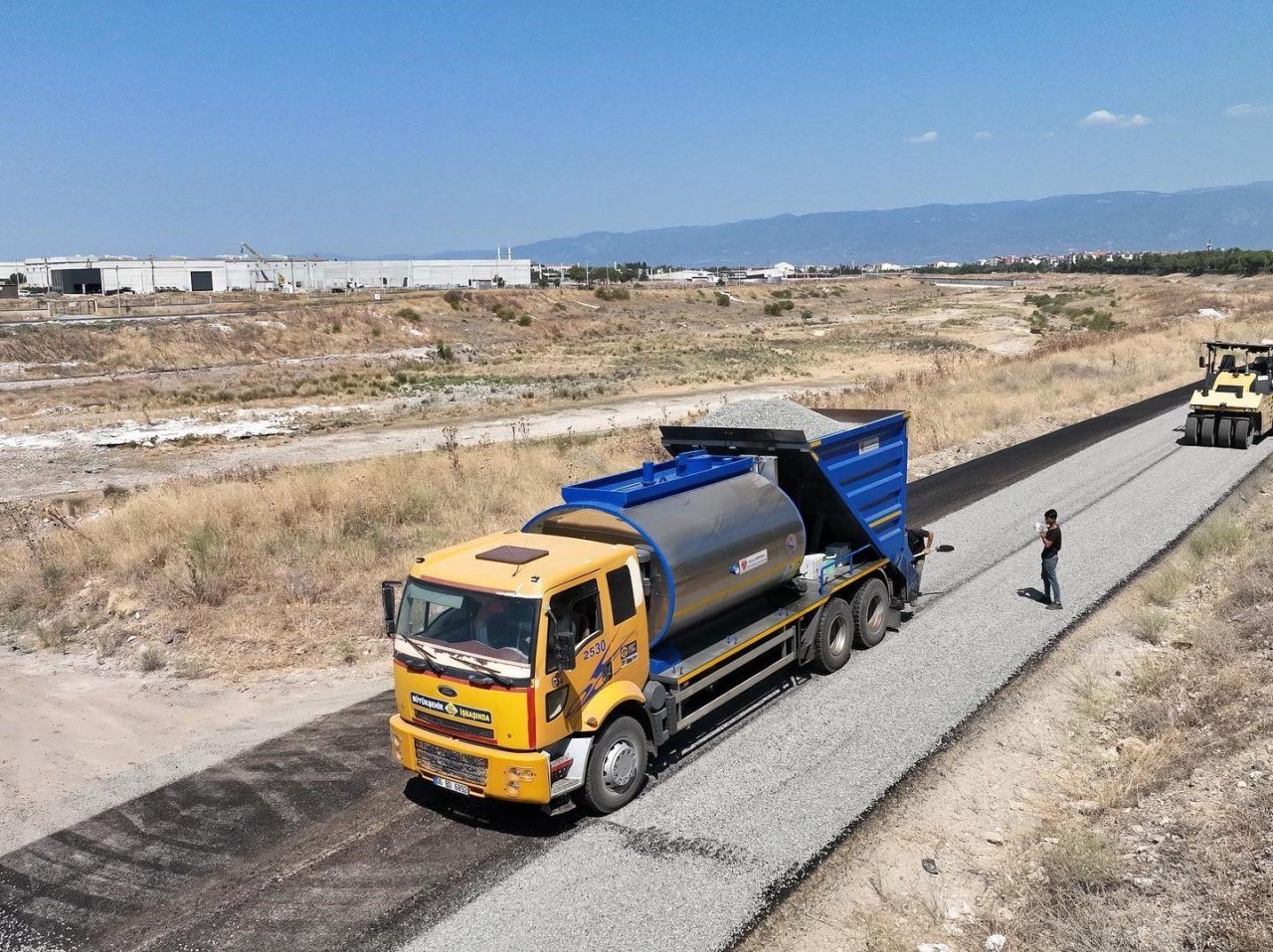 Burhaniye’ de 11 mahalleye 10 bin metre kare sathi kaplama