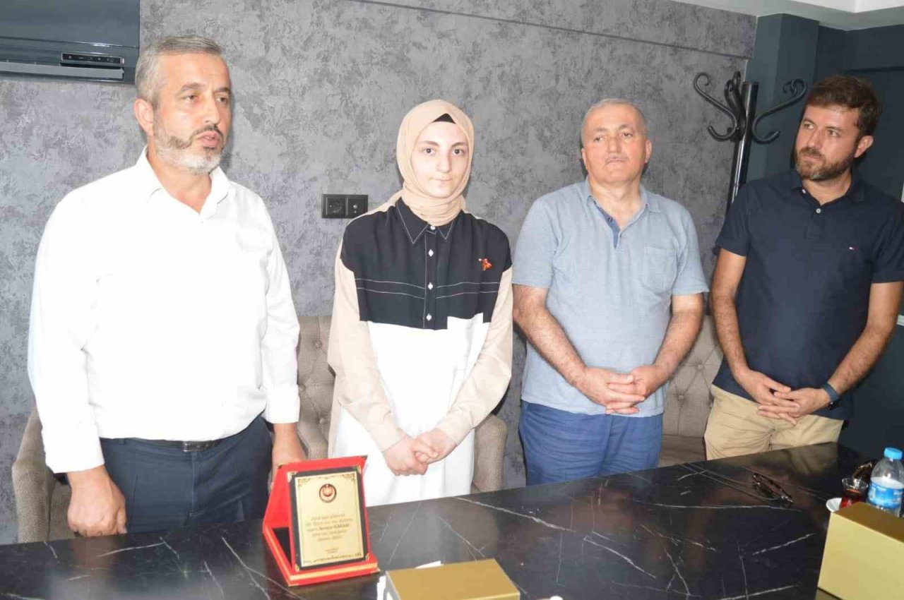 YKS Türkiye 80’incisine ödül