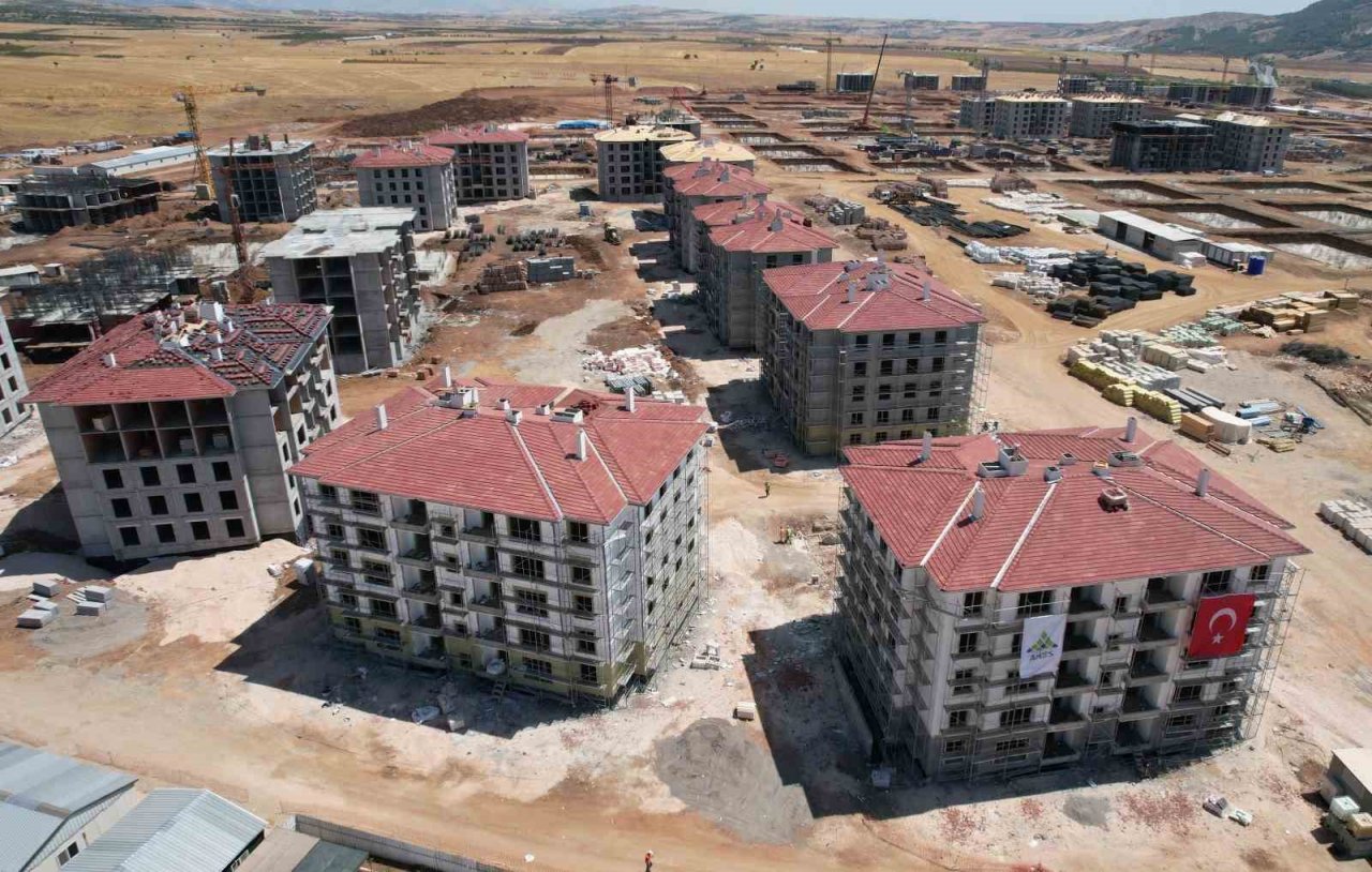 Kalıcı deprem konutları renkleniyor