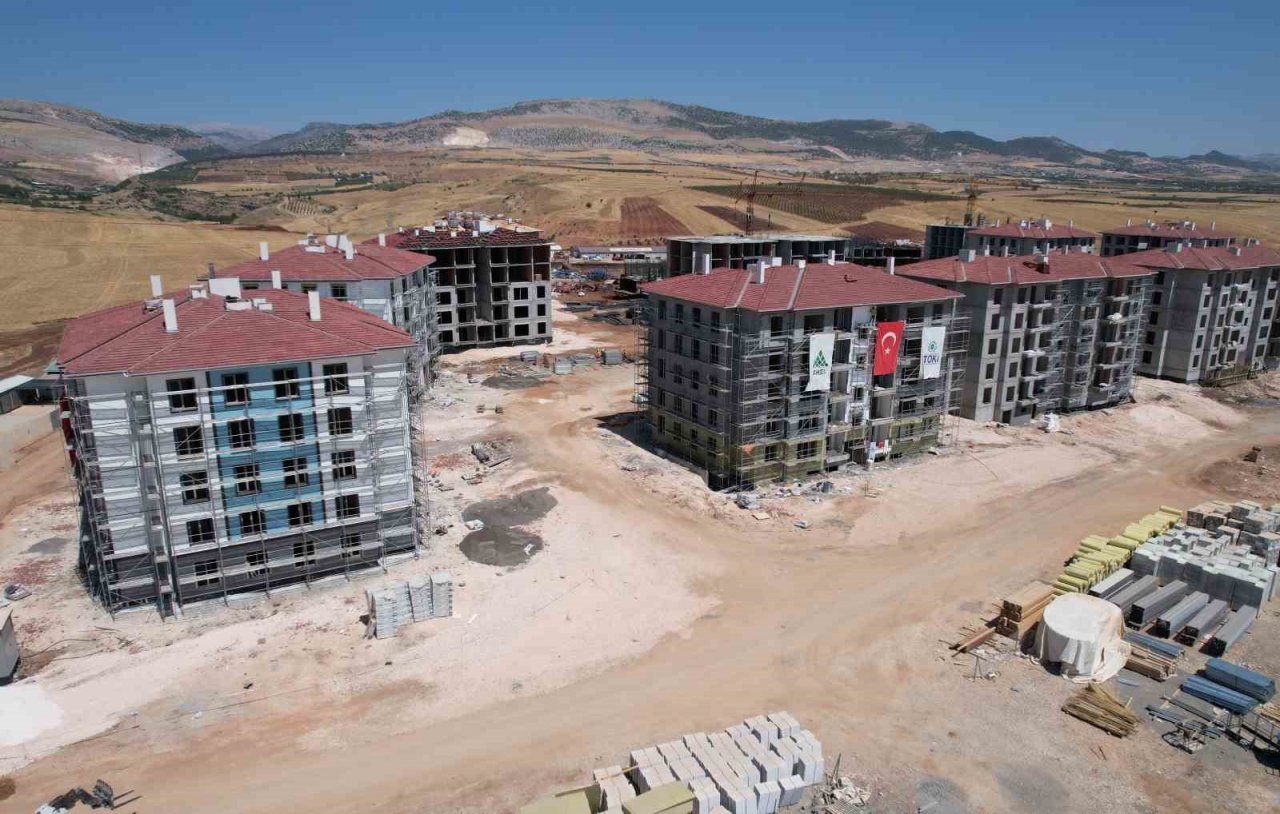 Kalıcı deprem konutları renkleniyor