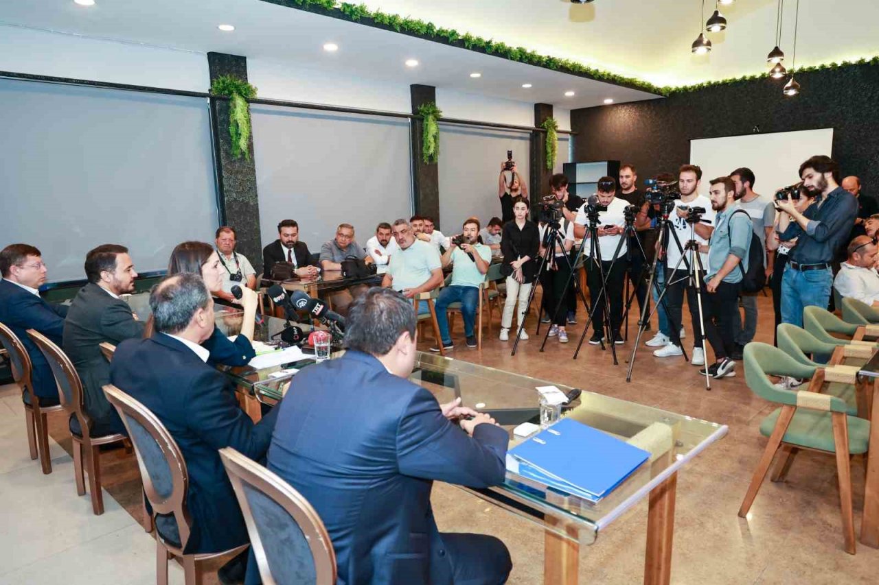 AK Partili Karaaslan: “Muhalefet birbirleriyle çatışsın, biz milletimiz için çalışıyoruz"