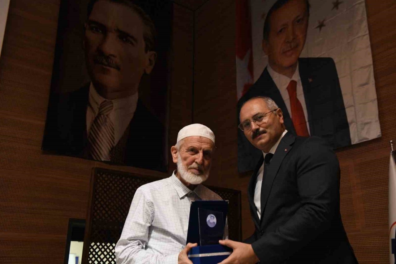 Altıylül Belediyesi’nden değerli bir eser ’Sarı Hoca’