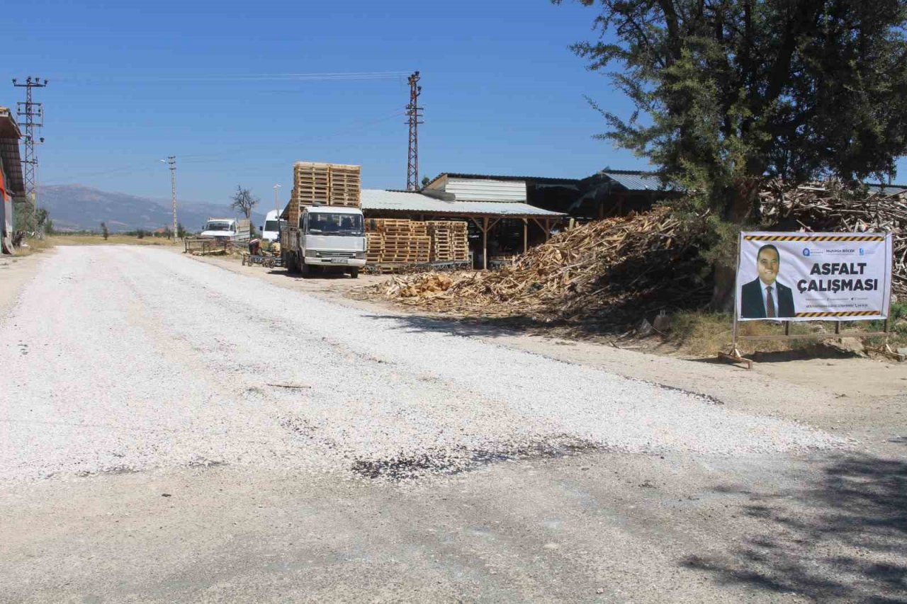 10 bin metre kanalizasyon imalatının ardından asfaltlama çalışmalarına başladı