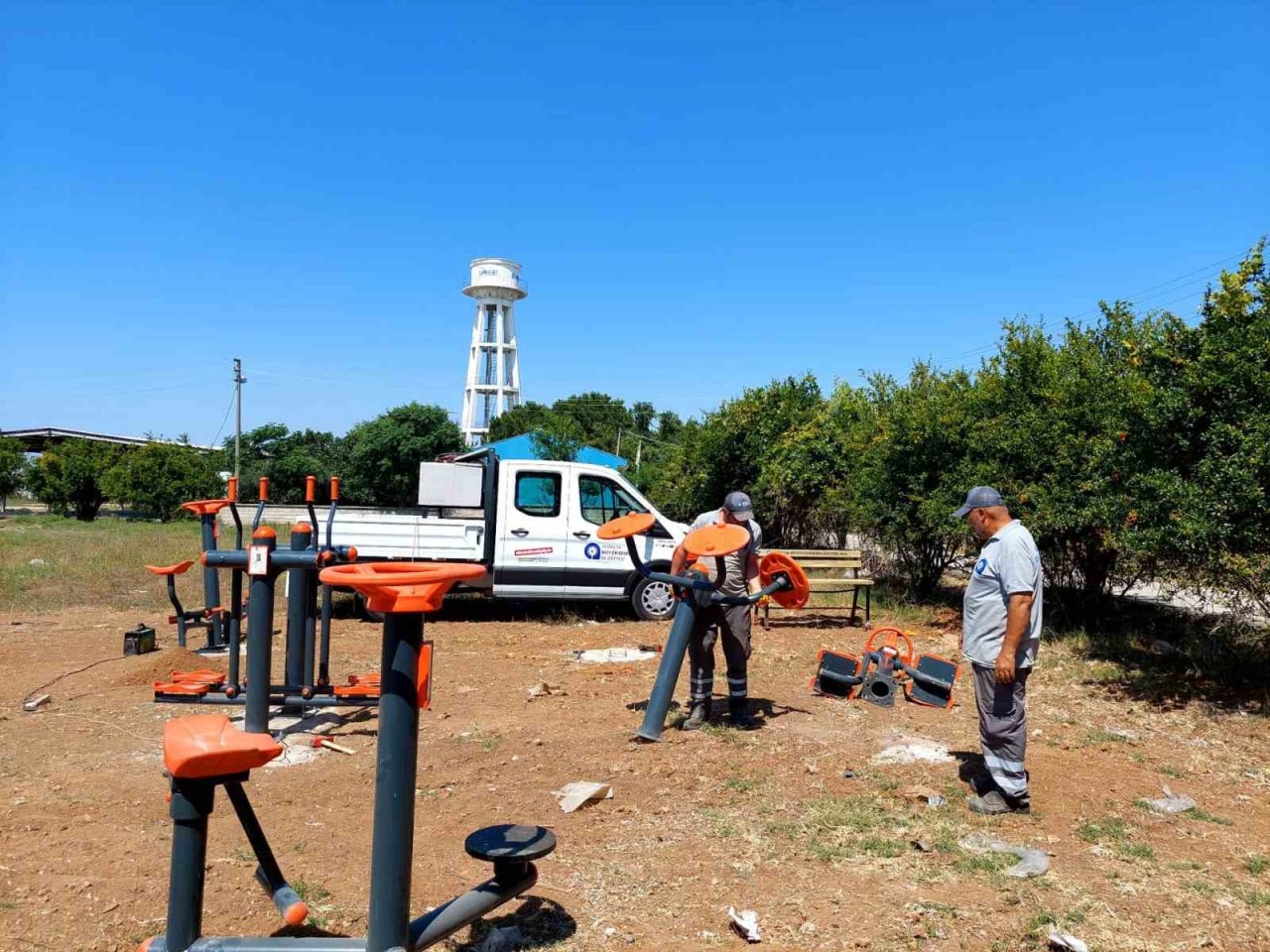 Büyükşehir’den Serik’in mahallelerine spor aletleri