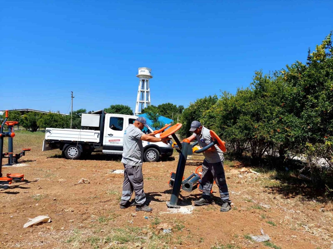 Büyükşehir’den Serik’in mahallelerine spor aletleri