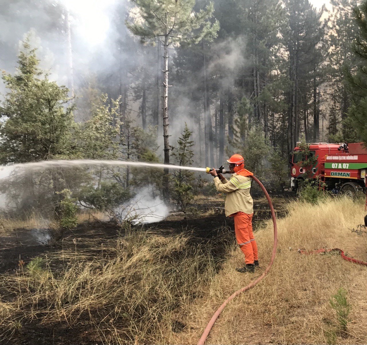Akseki yangını kontrol altına alındı, 22 saattir çalışan işçiler derin nefes aldı