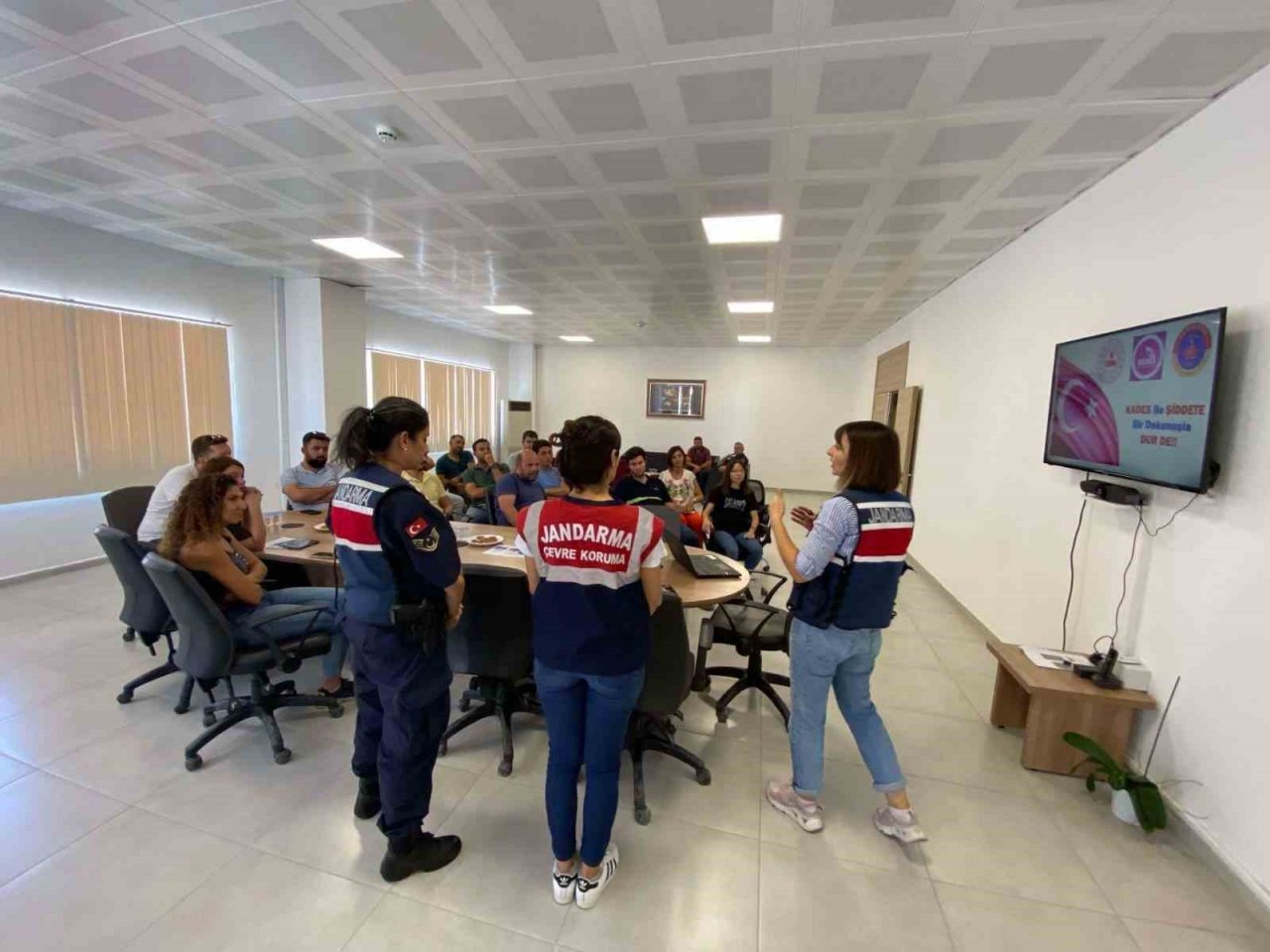 Fabrika çalışanlarına jandarmadan eğitim