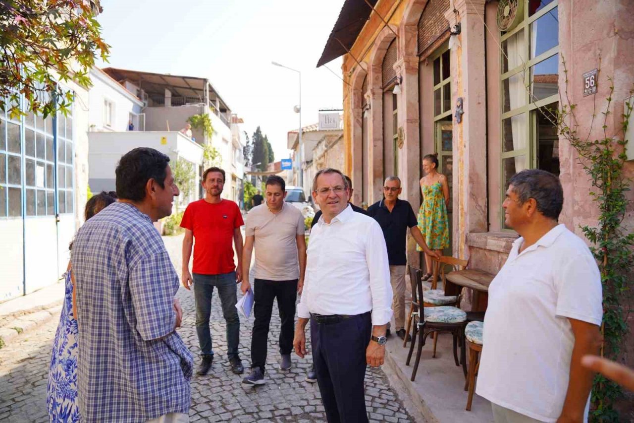 Ayvalık’ta Mesut Ergin’den gece gündüz sokak buluşmaları