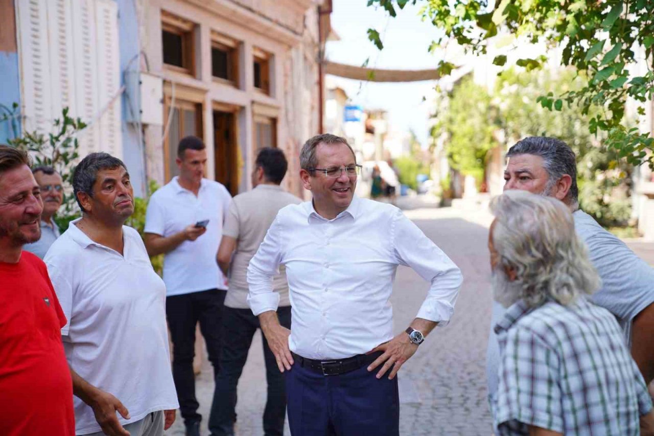 Ayvalık’ta Mesut Ergin’den gece gündüz sokak buluşmaları