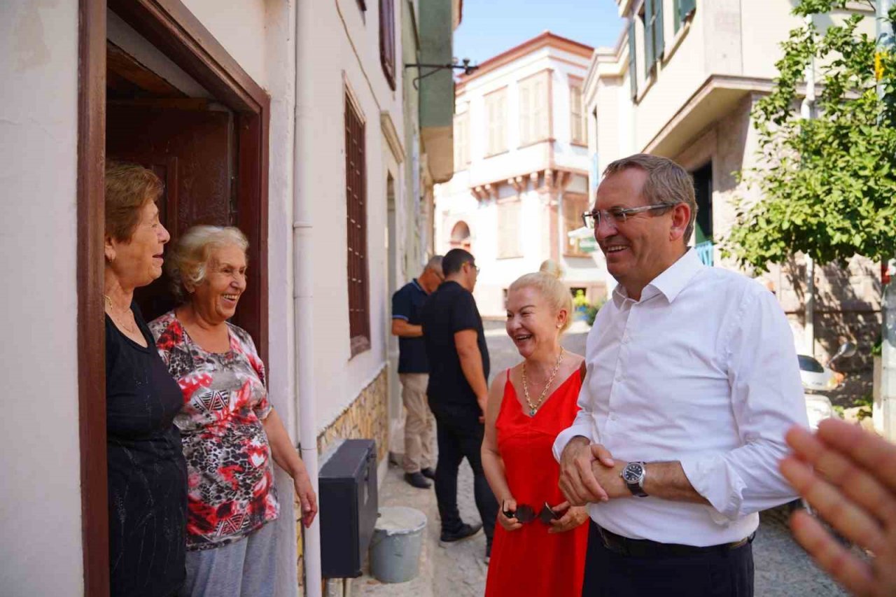 Ayvalık’ta Mesut Ergin’den gece gündüz sokak buluşmaları