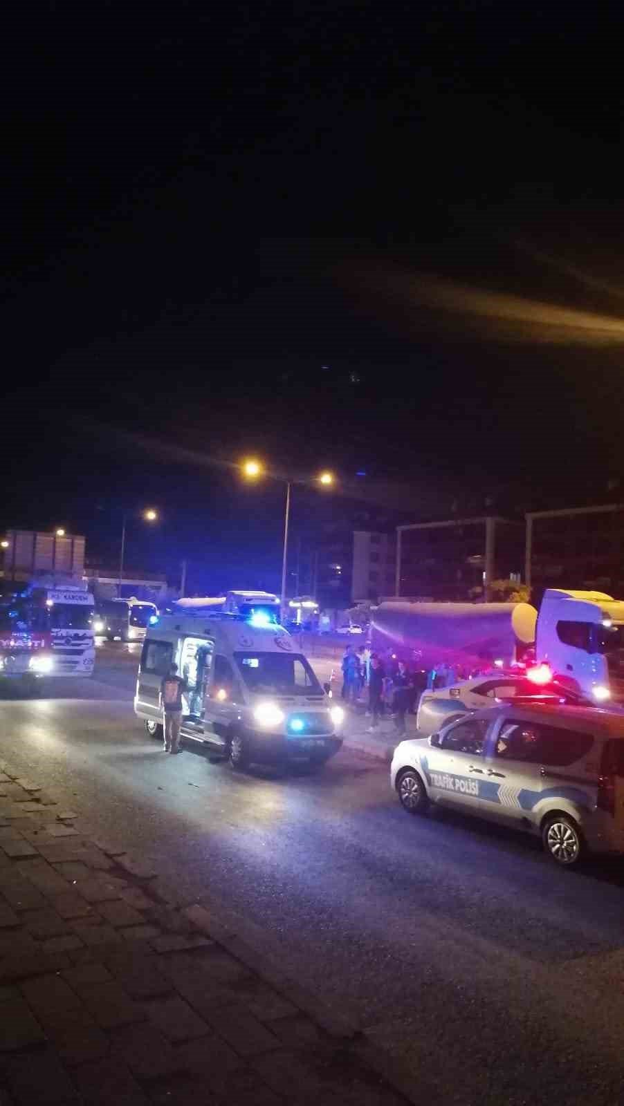 Ehliyetsiz sürücü ortalığı birbirine kattı: 2 yaralı