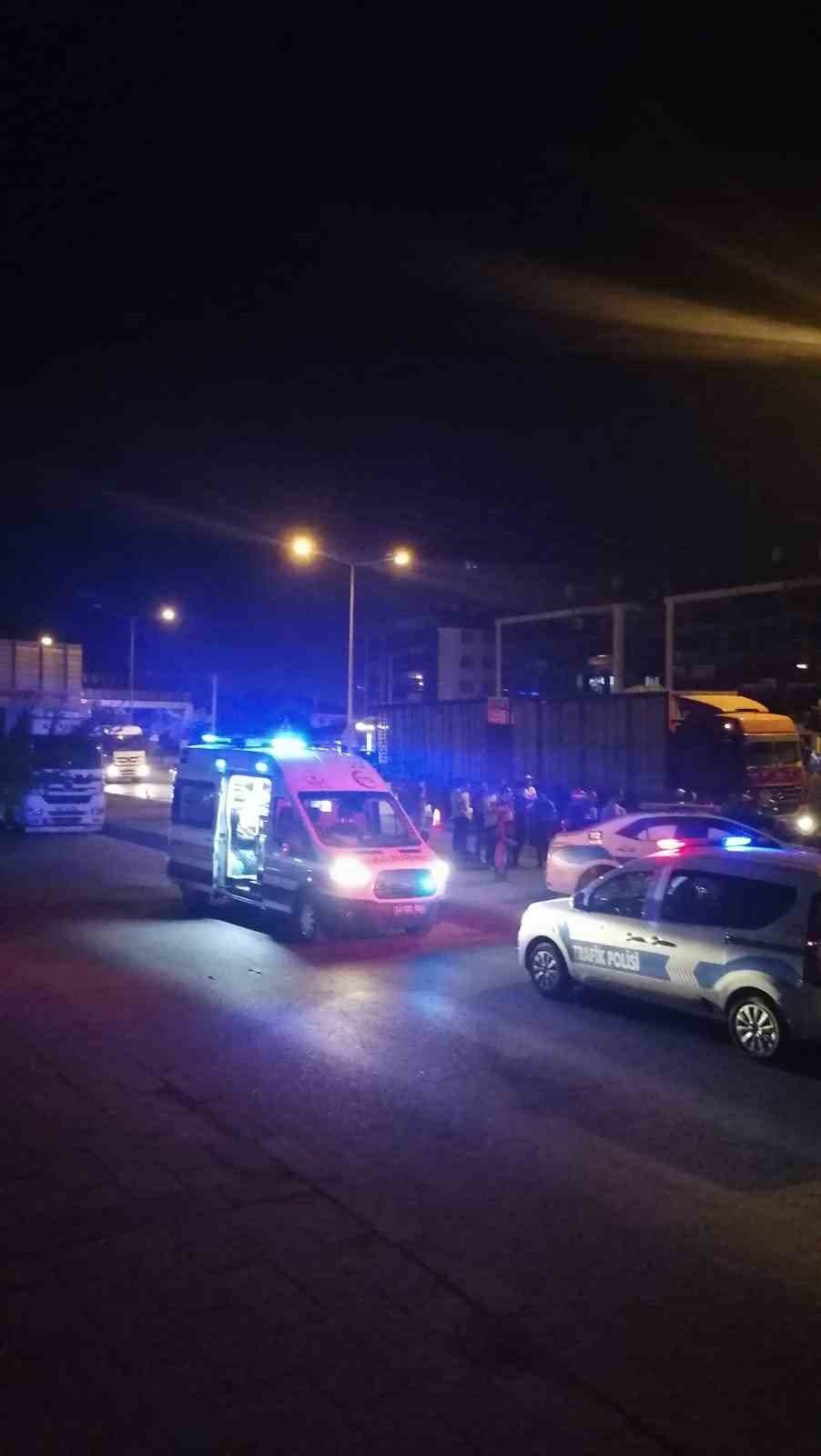 Ehliyetsiz sürücü ortalığı birbirine kattı: 2 yaralı