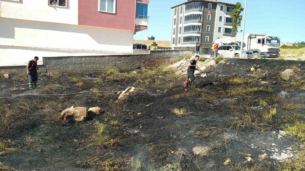 Çorum’da anız yangını büyümeden söndürüldü