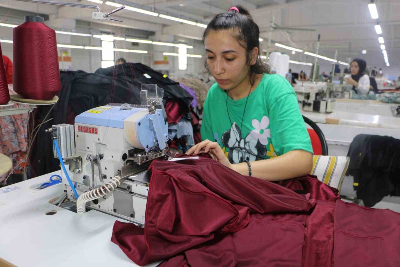 Diyarbakır’da ayda 66 bin ürün çıkartan firma, Ortadoğu’dan sonra Avrupa’yı giydirmeye hazırlanıyor