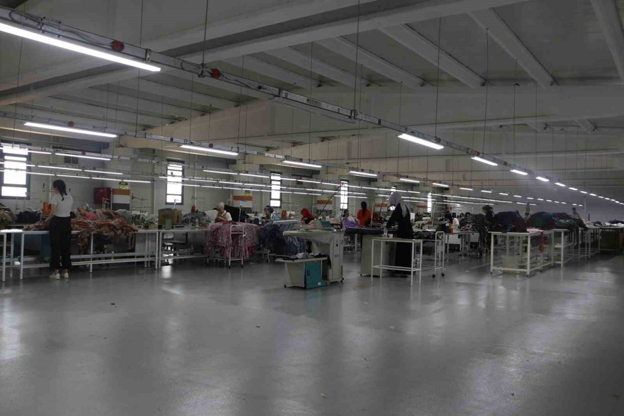 Diyarbakır’da ayda 66 bin ürün çıkartan firma, Ortadoğu’dan sonra Avrupa’yı giydirmeye hazırlanıyor