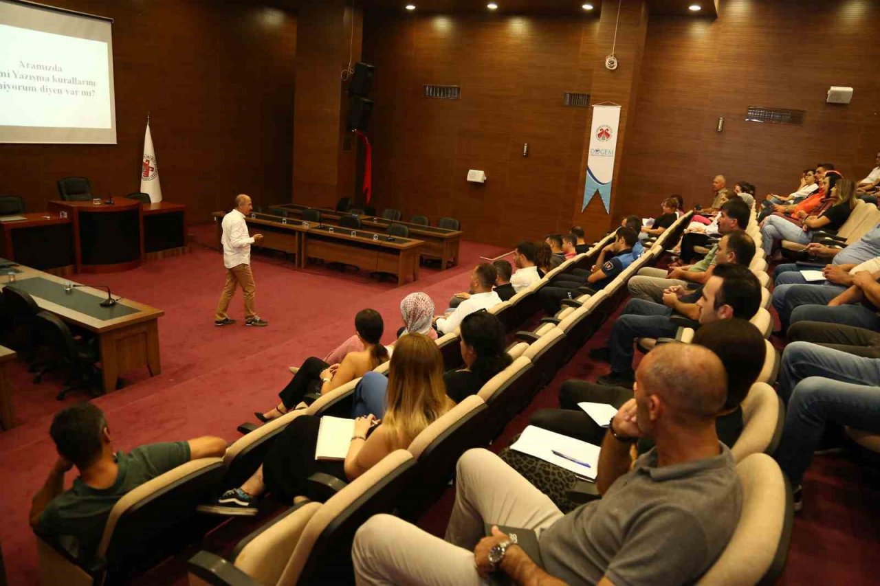 Belediye personeline protokol eğitimi