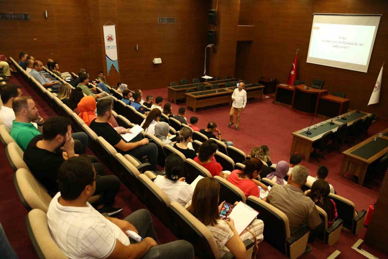 Belediye personeline protokol eğitimi