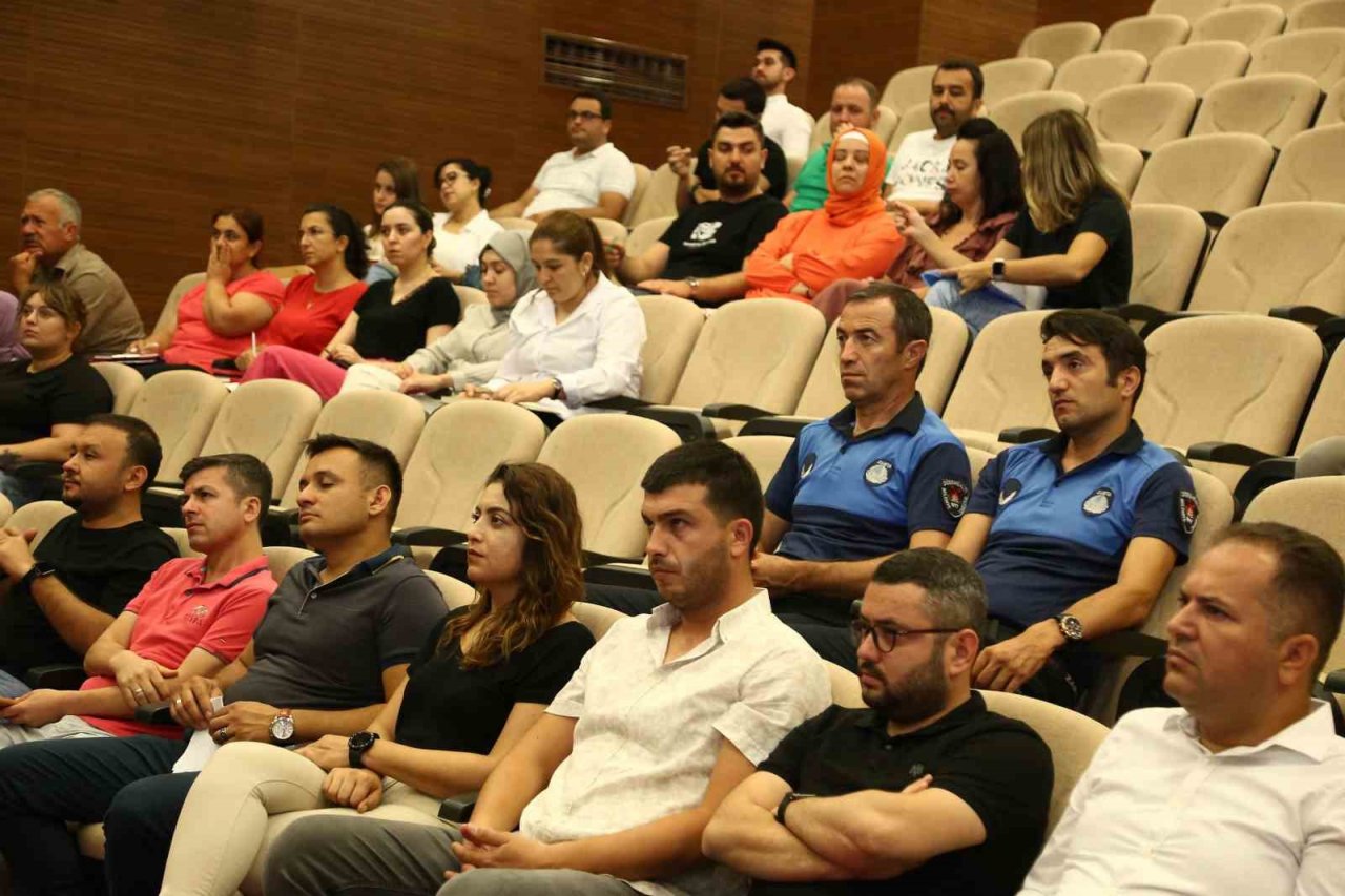 Belediye personeline protokol eğitimi