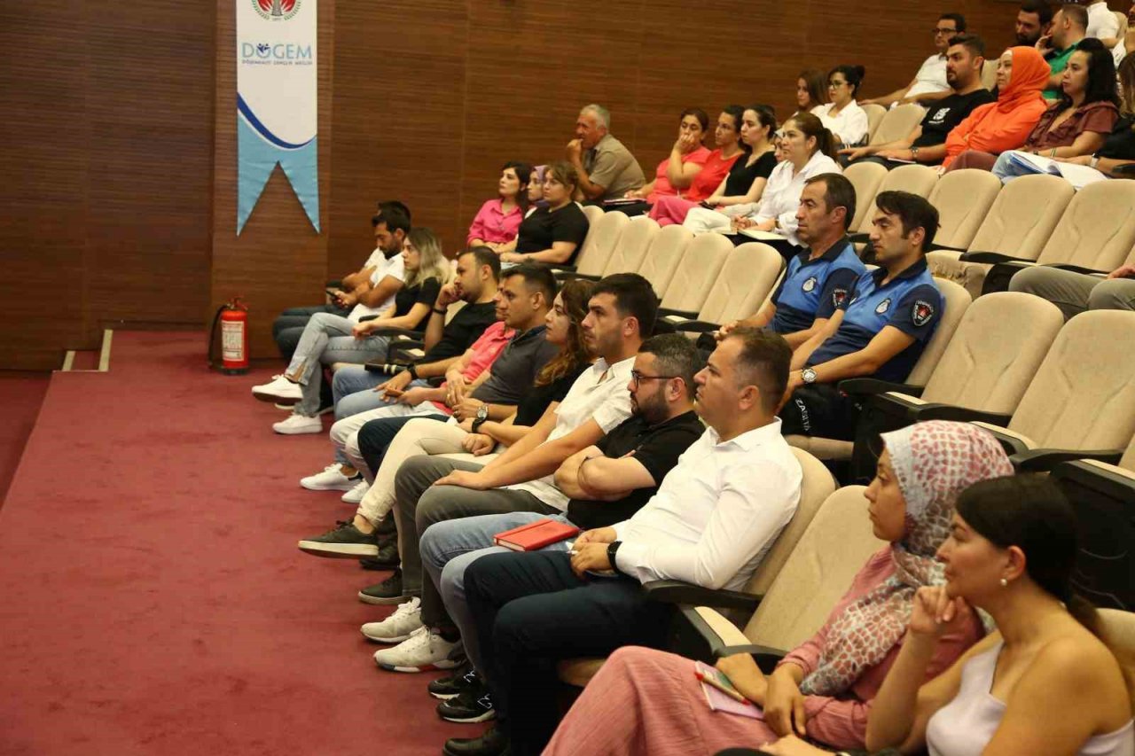 Belediye personeline protokol eğitimi