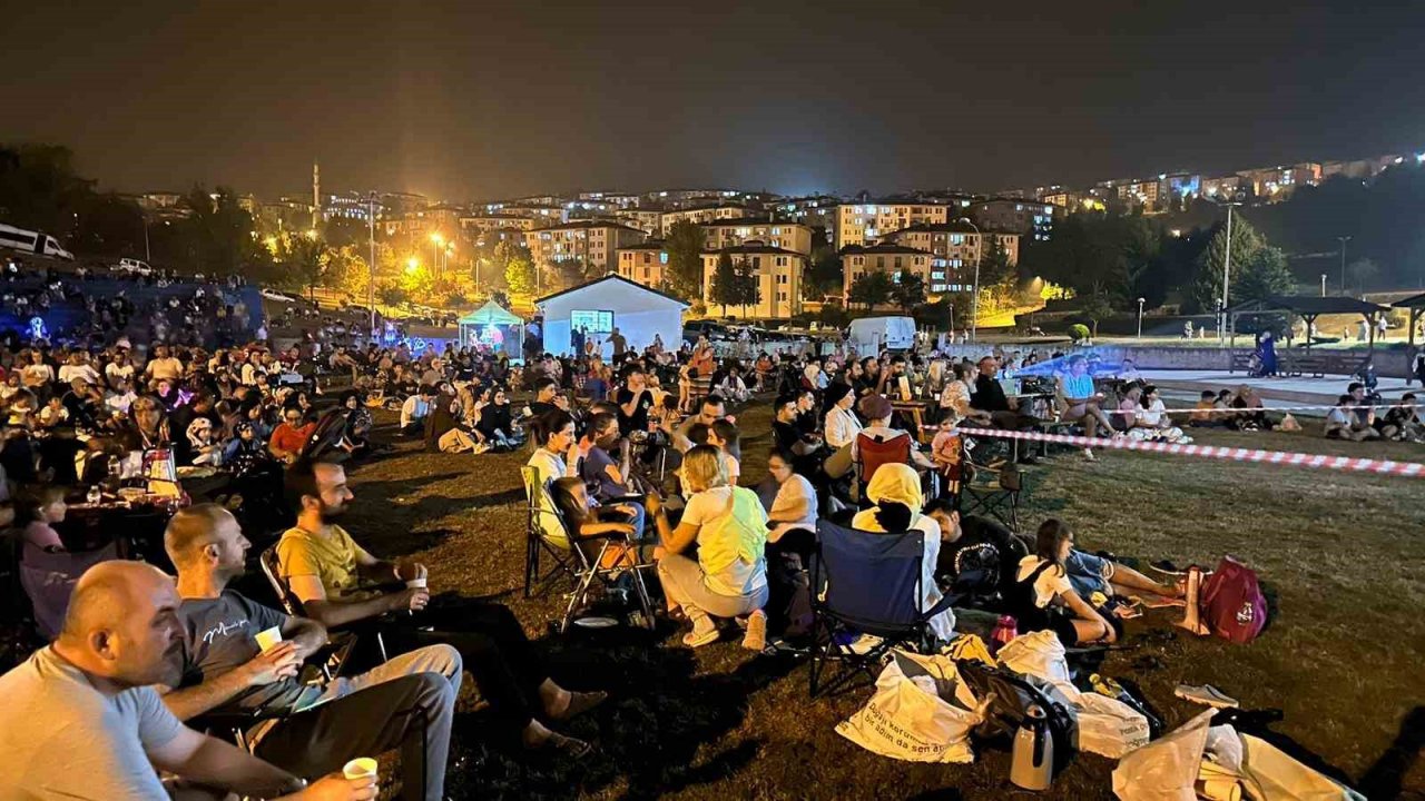 Sandalyesini alan yeşil vadiye koştu